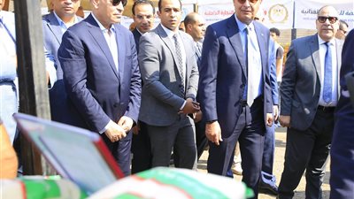 وزير التموين ومحافظ القاهرة يفتتحان سوق «اليوم الواحد» بمنطقة الجمالية