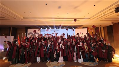 بحضور عزت سلامة.. جامعة الشرق الأوسط الأردنية تحتفل بتخريج طلابها المصريين