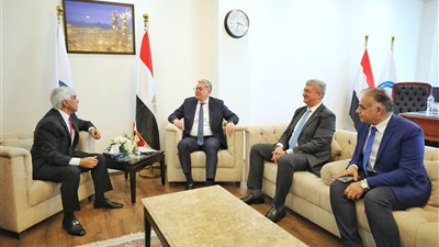 وزير البترول: توفير فرص استثمارية واعدة ودعم التحول نحو الطاقات المتجددة