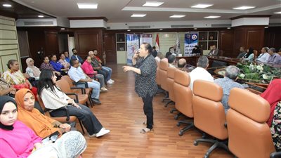 محافظ بني سويف يشهد ندوة توعوية لتعزيز مشاركة ذوي الإعاقة ضمن مبادرة صوتك حقك