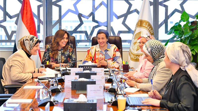 وزيرتا البيئة والتنمية