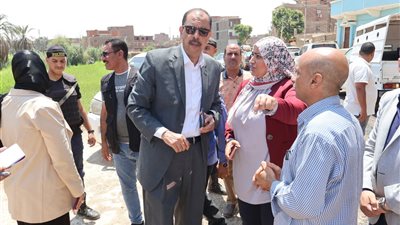 جولة ميدانية لمحافظ سوهاج لمتابعة أعمال رصف الطرق وتحسين الخدمات