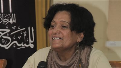 المخرجة عبير علي من ندوتها بمهرجان المسرح : المبدع باحث حتى الموت