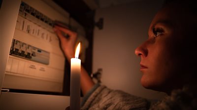 ظلام الجيزة يصل لـ «طموه» .. حريق محول كهرباء أبو النمرس يتسبب فى فصل التيار  