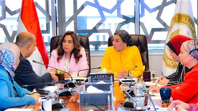 وزيرة التنمية تجتمع بالرئيس التنفيذي لإدارة المخلفات لاستعراض ملفات المنظومة