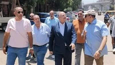 حملة مكبرة لإزالة السيارات المتهالكة وإشغالات الباعة الجائلين في أحياء الجيزة