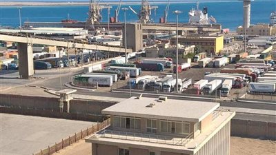 تداول 9 آلاف طن بضائع ووصول 2400 رأس ماشية حية بموانئ البحر الأحمر