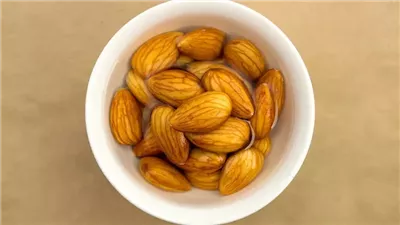 اللوز المنقوع لخسارة الوزن..سر طبيعي لصحة ورشاقة ويساهم في الدايت 