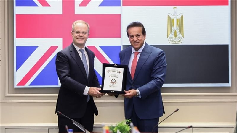 وزير الصحة يبحث