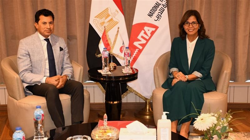 وزير الرياضة يبحث