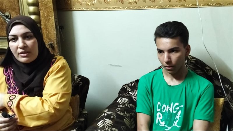 الطالبة وولدته