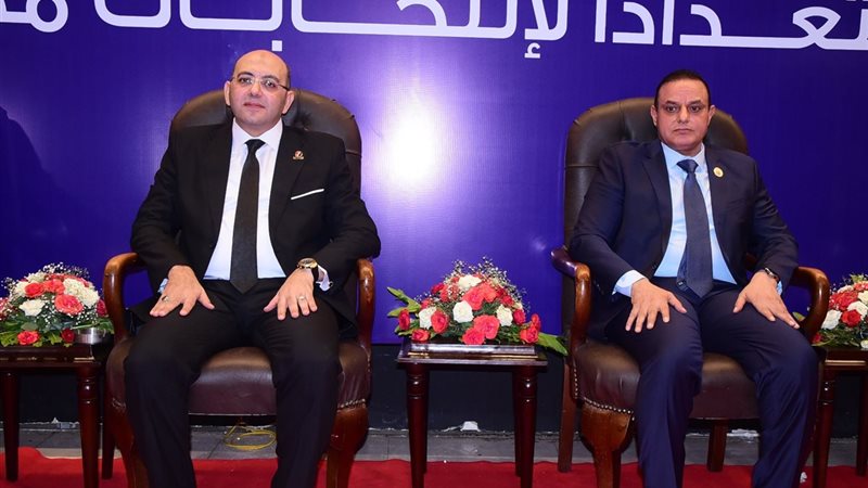 الدكتور أحمد العطيفي