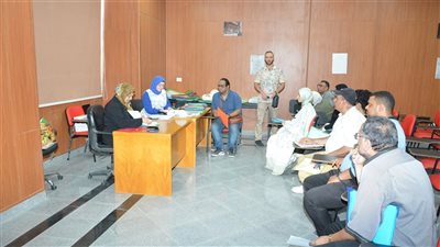 رئيس جامعة دمياط يتفقد سير أعمال التقديم بجامعة دمياط الأهلية