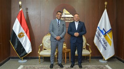 رئيس جامعة دمياط يستقبل مدير فرع البنك الأهلي المصري لبحث سبل التعاون