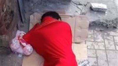 الأمن يفحص فيديو طفلة عارية وحليقة الرأس في شوارع الإسكندرية