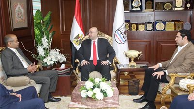 محافظ بني سويف يلتقى رئيس مجلس إدارة البورصة المصرية