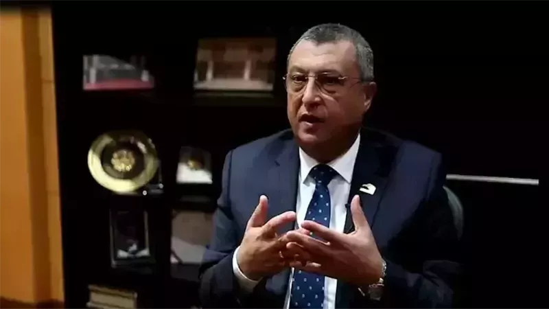 الدكتور أسامة كمال،