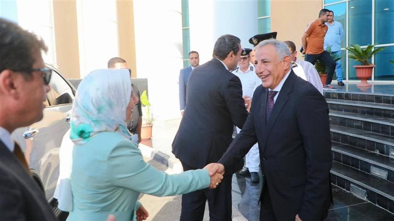 محافظ دمياط يُهنئ