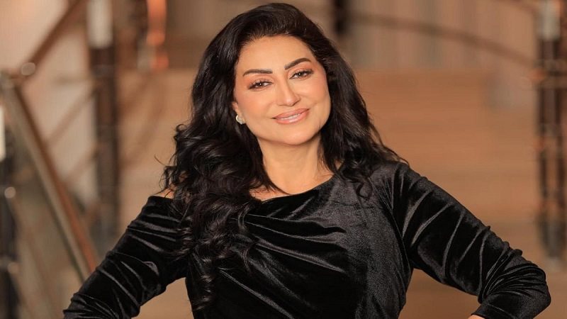 الفنانة وفاء عامر