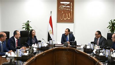 رئيس الوزراء يُتابع مع وزيرة التضامن الاجتماعي ملفات عمل الوزارة