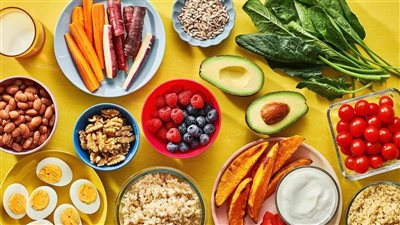 المصريون يغيّرون عاداتهم الغذائية.. الأطعمة الصحية تتصدر المشهد