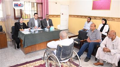نائب المحافظ يعقد لقاءً لخدمة المواطنين بقرية زاوية الكرادسة مركز الفيوم