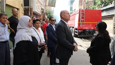 محافظ القاهرة يشرف على إخماد حريق بمخزن في مصر الجديدة دون إصابات
