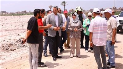محافظ دمياط يتابع أعمال رصف طريق كفر سليمان ضمن مشروعات 