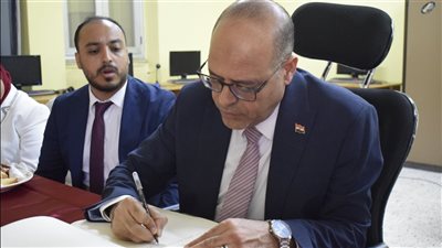 وزير العمل يختتم زيارته إلى الإسكندرية بجولة في معهد «الساليزيان» 