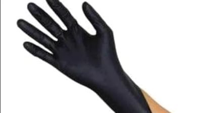 هل تصح الصلاة مع ارتداء الجوانتي( القفاز ) ؟ الإفتاء توضح