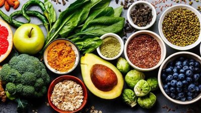 أطعمة تسبب رائحة الجسم الكريهة: تجنبها لتحافظ على انتعاشك 