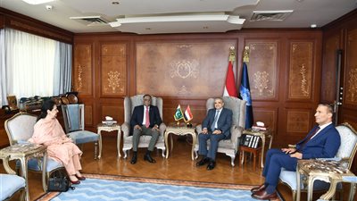 أسامة ربيع يلتقي رئيس هيئة الأركان المشتركة الباكستانية لبحث سبل التعاون