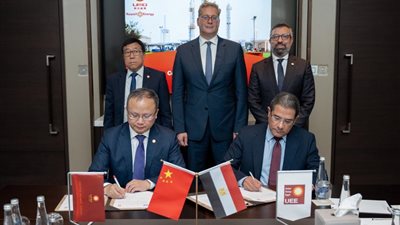 مراسم توقيع مذكرة تفاهم بين وزارة البترول وشركة UEG بالإمارات