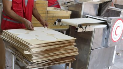 الهلال الأحمر يُنشئ مخبزًا في الشيخ زويد لإنتاج الخبز وتوجيهه إلى غزة