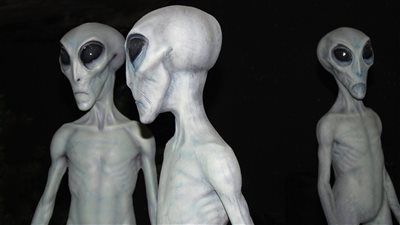 عالم بهارفارد يحذر: جسم غامض يتجه نحو الأرض.. هل أرسلته كائنات فضائية؟