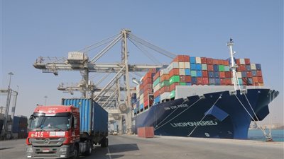  العجز التجاري يواصل التراجع.. والصادرات المصرية تعزز طريق التعافي
