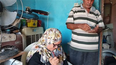 ولا أجدعها صنايعي.. الأسطى فوزية أول سيدة تعمل في صيانة الأجهزة بقنا