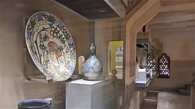« تحف نادرة في قصر أثري».. شاهد متحف الخزف الإسلامي من الداخل   
