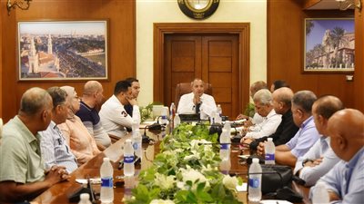 اجتماع موسع لمحافظ بورسعيد لرصد ومتابعة خدمات رفع المخلفات وصيانة المعدات