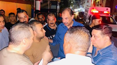 محافظ سوهاج يتفقد شوارع وميادين طهطا ليلًا ويوجه بالتعامل مع تزاحم التكاتك 