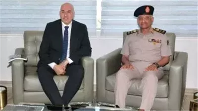 الفريق أول عبد المجيد صقر يلتقى وزير دفاع جمهورية إيطاليا