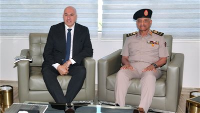 الفريق أول عبدالمجيد صقر وزير الدفاع يلتقى بوزير الدفاع الإيطالي