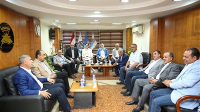 وزير قطاع الأعمال العام ومحافظ الإسكندرية يبدأن جولة تفقدية بمنطقة المعمورة 