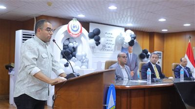 خلال احتفالية كبرى.. محافظ دمياط يكرم الدكتور محمد بدران تقديرًا لجهوده