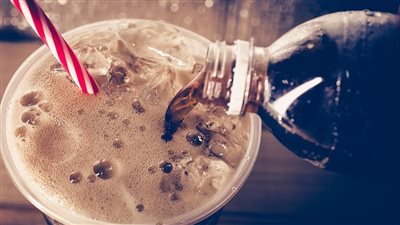 شرب علبة واحدة من الصودا الدايت يوميًا يزيد خطر السكري بنسبة صادمة 