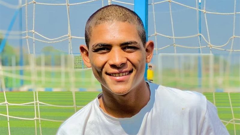 الشاب على