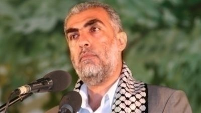 شيخ الشاباك وجبان أمام الاحتلال.. ناشط فلسطيني يفضح كمال الخطيب 