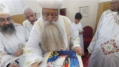 الأنبا تكلا يترأس القداس الإلهي بكاتدرائية الشهيد العظيم مارجرجس دشنا