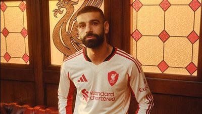 بمشاركة محمد صلاح.. ليفربول يكشف عن قميصه الأساسي والاحتياطي للموسم الجديد 