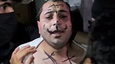 شاهد لحظة قص شعر المطرب الشعبي عمر خيري بعد القبض عليه بسوريا